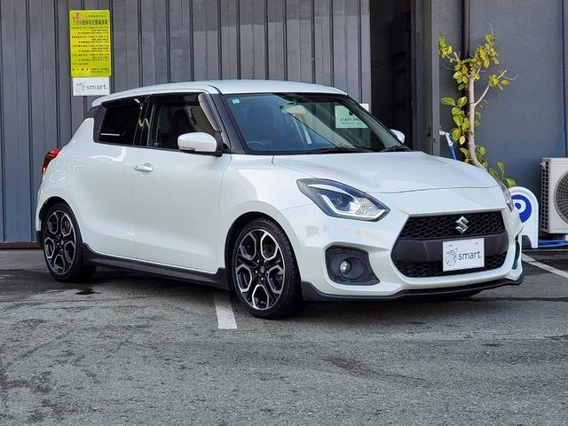 スイフトスポーツ ベースグレード　８インチナビ　フルセグＴＶ　Ｂｌｕｅｔｏｏｔｈオーディオ　ＥＴＣ　スマートキー　スペアキー　シートヒーター　オートライト　オートエアコン　純正アルミホイール　フロアマット　サイドバイザー（7枚目）