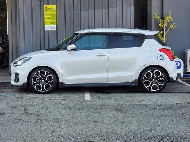 スイフトスポーツ ベースグレード　８インチナビ　フルセグＴＶ　Ｂｌｕｅｔｏｏｔｈオーディオ　ＥＴＣ　スマートキー　スペアキー　シートヒーター　オートライト　オートエアコン　純正アルミホイール　フロアマット　サイドバイザー（8枚目）