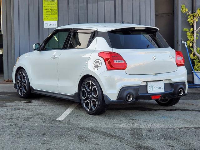 スイフトスポーツ ベースグレード　８インチナビ　フルセグＴＶ　Ｂｌｕｅｔｏｏｔｈオーディオ　ＥＴＣ　スマートキー　スペアキー　シートヒーター　オートライト　オートエアコン　純正アルミホイール　フロアマット　サイドバイザー（10枚目）