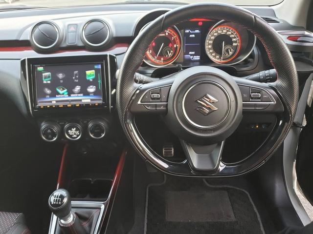 スイフトスポーツ ベースグレード　８インチナビ　フルセグＴＶ　Ｂｌｕｅｔｏｏｔｈオーディオ　ＥＴＣ　スマートキー　スペアキー　シートヒーター　オートライト　オートエアコン　純正アルミホイール　フロアマット　サイドバイザー（13枚目）