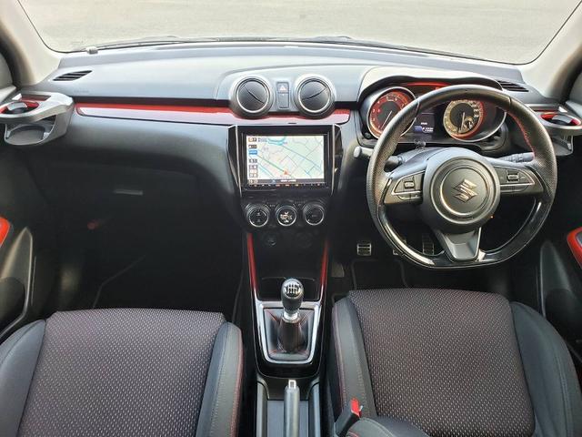 スイフトスポーツ ベースグレード　８インチナビ　フルセグＴＶ　Ｂｌｕｅｔｏｏｔｈオーディオ　ＥＴＣ　スマートキー　スペアキー　シートヒーター　オートライト　オートエアコン　純正アルミホイール　フロアマット　サイドバイザー（14枚目）