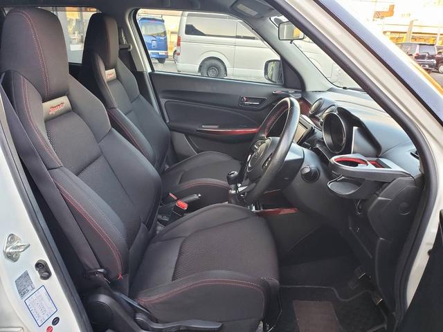 スイフトスポーツ ベースグレード　８インチナビ　フルセグＴＶ　Ｂｌｕｅｔｏｏｔｈオーディオ　ＥＴＣ　スマートキー　スペアキー　シートヒーター　オートライト　オートエアコン　純正アルミホイール　フロアマット　サイドバイザー（15枚目）