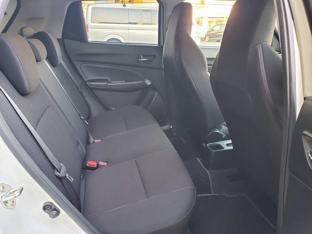 スイフトスポーツ ベースグレード　８インチナビ　フルセグＴＶ　Ｂｌｕｅｔｏｏｔｈオーディオ　ＥＴＣ　スマートキー　スペアキー　シートヒーター　オートライト　オートエアコン　純正アルミホイール　フロアマット　サイドバイザー（17枚目）