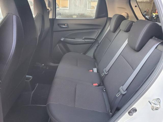 スイフトスポーツ ベースグレード　８インチナビ　フルセグＴＶ　Ｂｌｕｅｔｏｏｔｈオーディオ　ＥＴＣ　スマートキー　スペアキー　シートヒーター　オートライト　オートエアコン　純正アルミホイール　フロアマット　サイドバイザー（18枚目）