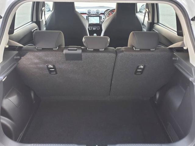 スイフトスポーツ ベースグレード　８インチナビ　フルセグＴＶ　Ｂｌｕｅｔｏｏｔｈオーディオ　ＥＴＣ　スマートキー　スペアキー　シートヒーター　オートライト　オートエアコン　純正アルミホイール　フロアマット　サイドバイザー（19枚目）