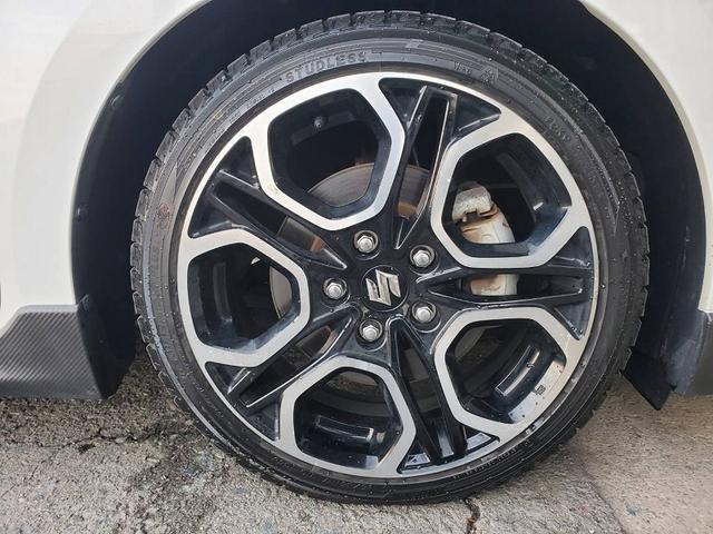 スイフトスポーツ ベースグレード　８インチナビ　フルセグＴＶ　Ｂｌｕｅｔｏｏｔｈオーディオ　ＥＴＣ　スマートキー　スペアキー　シートヒーター　オートライト　オートエアコン　純正アルミホイール　フロアマット　サイドバイザー（31枚目）