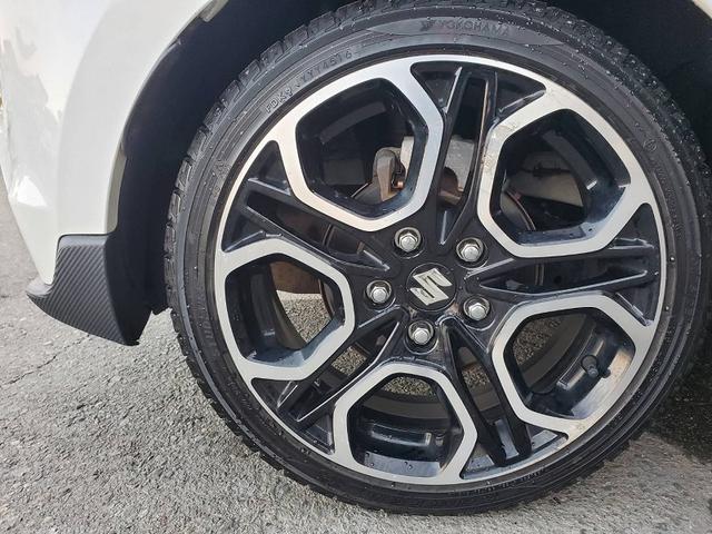 スイフトスポーツ ベースグレード　８インチナビ　フルセグＴＶ　Ｂｌｕｅｔｏｏｔｈオーディオ　ＥＴＣ　スマートキー　スペアキー　シートヒーター　オートライト　オートエアコン　純正アルミホイール　フロアマット　サイドバイザー（32枚目）