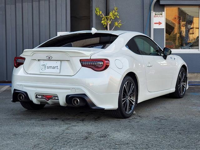 ８６ ＧＴ　ＴＲＤエアロ　トランクスポイラー　社外ナビ　フルセグＴＶ　バックモニター　社外ヘッドライト　ＬＥＤテールライト　ＥＴＣ　純正１７ＡＷ　スマートキー　プッシュスタートエンジン　オートエアコン（13枚目）