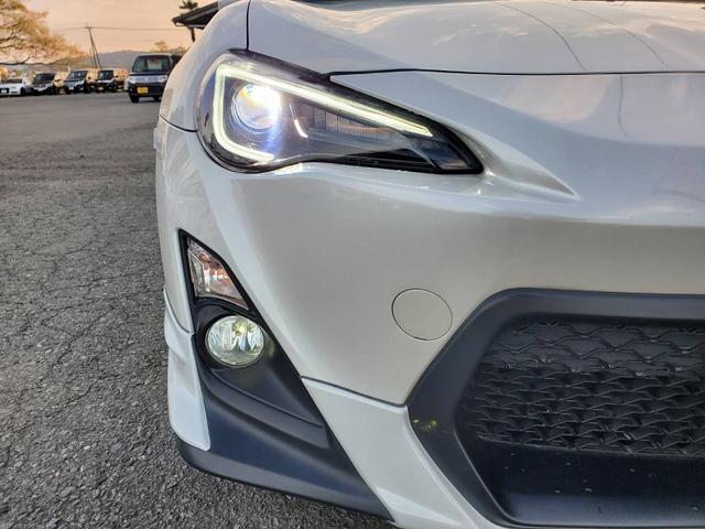 ８６ ＧＴ　ＴＲＤエアロ　トランクスポイラー　社外ナビ　フルセグＴＶ　バックモニター　社外ヘッドライト　ＬＥＤテールライト　ＥＴＣ　純正１７ＡＷ　スマートキー　プッシュスタートエンジン　オートエアコン（22枚目）