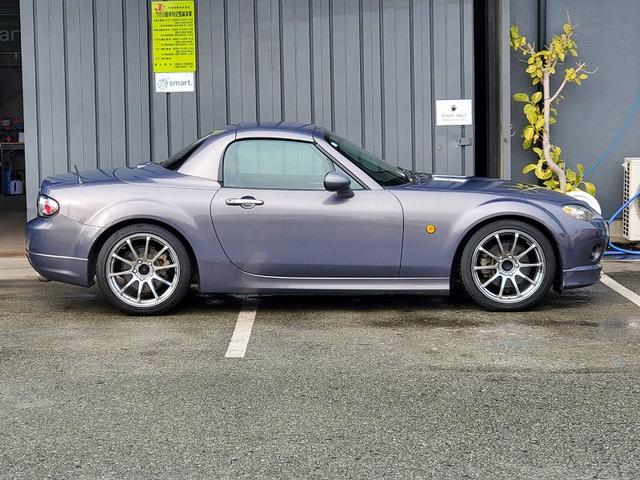 ロードスター ＶＳ　ＲＨＴ　エアロ　ＡＤＶＡＮ１７ＡＷ　ＢＬＩＴＺ車高調　ＡｕｔｏＥｘｅマフラー　ＡｕｔｏＥｘｅエアクリナー　ＣＵＳＣＯタワーバー　レザーシート　シートヒーター　社外ナビＴＶ　ＢＴオーディオ　ＥＴＣ　ＨＩＤ（6枚目）