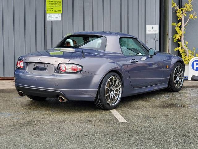 ロードスター ＶＳ　ＲＨＴ　エアロ　ＡＤＶＡＮ１７ＡＷ　ＢＬＩＴＺ車高調　ＡｕｔｏＥｘｅマフラー　ＡｕｔｏＥｘｅエアクリナー　ＣＵＳＣＯタワーバー　レザーシート　シートヒーター　社外ナビＴＶ　ＢＴオーディオ　ＥＴＣ　ＨＩＤ（9枚目）