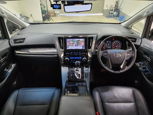 アルファード 2.5S Cパッケージ 1オーナー 禁煙車 デジタルインナーミラー フリップダウンモニター ブラックレザー シートヒーター&ベンチレーション&ステアリングヒーター メーカーナビTV DVDプレーヤー トヨタセーフティ(2枚目)
