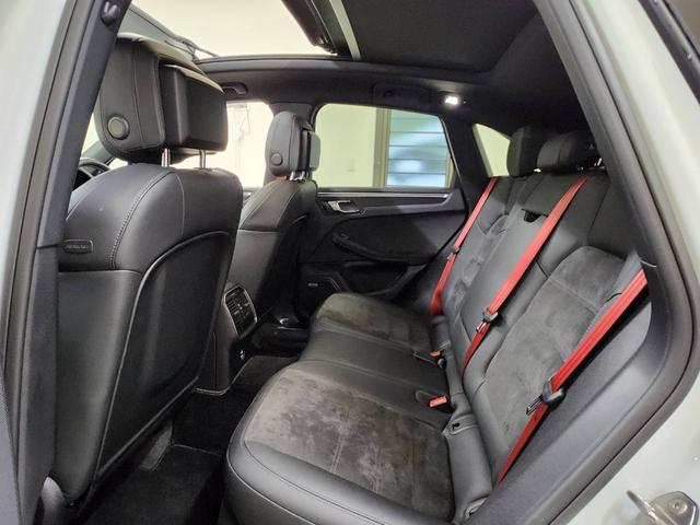 マカン マカンGTS D車 パノラマSR BOSE スポーツクロノ スポーツエキゾースト ACC BSM レーンA PDLS付LED エントリー&ドライブ シートヒーター 3ゾーンAC サラウンドビュー RS20インチAW(65枚目)