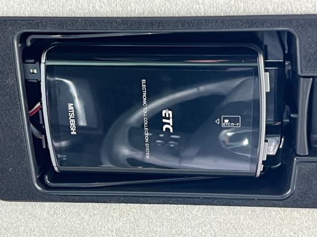 プレマシー ２０Ｓ　プレステージスタイルＩＩ　走行距離４３０００ｋｍ　オールシーズンタイヤ　ＥＴＣ　Ｂｌｕｅｔｏｏｔｈ　ドライブレコーダー　バックカメラ　ハーフレザー　両側電動スライドドア　純正アルミ　ステアリングリモコン　スマートキー　　ＤＶＤ（24枚目）
