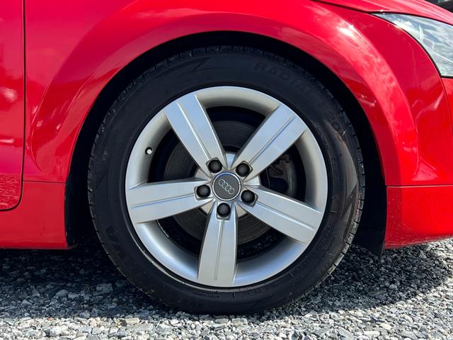 ＴＴクーペ ２．０ＴＦＳＩ　リミテッド　純正１７インチアルミホイール　ＥＴＣ　パドルシフト　電動シート　レザーシート　キーレスエントリー　オートライト　ＣＤ　ＤＶＤ　ＨＩＤヘッドライト　フロントフォグ　電動格納ドアミラー　取扱説明書（17枚目）