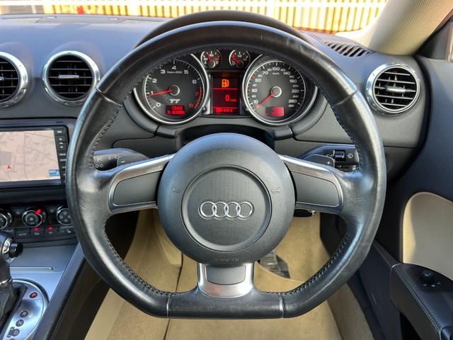 ＴＴクーペ ２．０ＴＦＳＩ　リミテッド　純正１７インチアルミホイール　ＥＴＣ　パドルシフト　電動シート　レザーシート　キーレスエントリー　オートライト　ＣＤ　ＤＶＤ　ＨＩＤヘッドライト　フロントフォグ　電動格納ドアミラー　取扱説明書（18枚目）