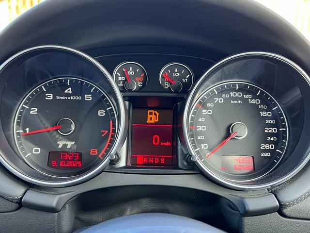 ＴＴクーペ ２．０ＴＦＳＩ　リミテッド　純正１７インチアルミホイール　ＥＴＣ　パドルシフト　電動シート　レザーシート　キーレスエントリー　オートライト　ＣＤ　ＤＶＤ　ＨＩＤヘッドライト　フロントフォグ　電動格納ドアミラー　取扱説明書（19枚目）
