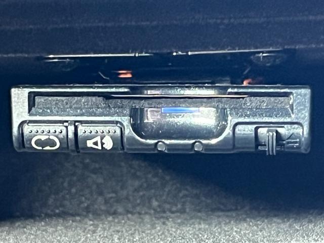ＴＴクーペ ２．０ＴＦＳＩ　リミテッド　純正１７インチアルミホイール　ＥＴＣ　パドルシフト　電動シート　レザーシート　キーレスエントリー　オートライト　ＣＤ　ＤＶＤ　ＨＩＤヘッドライト　フロントフォグ　電動格納ドアミラー　取扱説明書（21枚目）