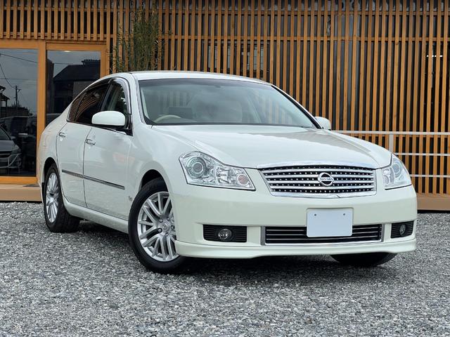 フーガ 　走行距離２２０００ｋｍ　ＥＴＣ　バックカメラ　純正１７インチアルミホイール　電動シート　バックカメラ　ステアリモコン　オートライト　オートエアコン　プッシュスタート　スマートキー　Ｍ／Ｔモード（2枚目）
