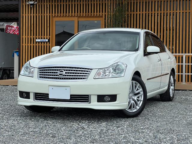 フーガ 　走行距離２２０００ｋｍ　ＥＴＣ　バックカメラ　純正１７インチアルミホイール　電動シート　バックカメラ　ステアリモコン　オートライト　オートエアコン　プッシュスタート　スマートキー　Ｍ／Ｔモード（6枚目）