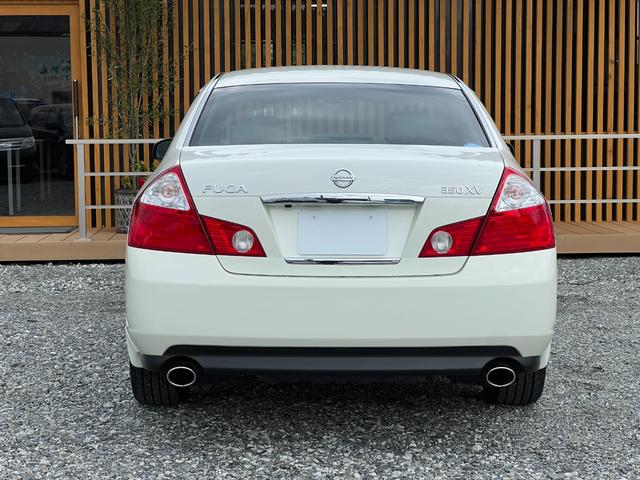 フーガ 　走行距離２２０００ｋｍ　ＥＴＣ　バックカメラ　純正１７インチアルミホイール　電動シート　バックカメラ　ステアリモコン　オートライト　オートエアコン　プッシュスタート　スマートキー　Ｍ／Ｔモード（9枚目）