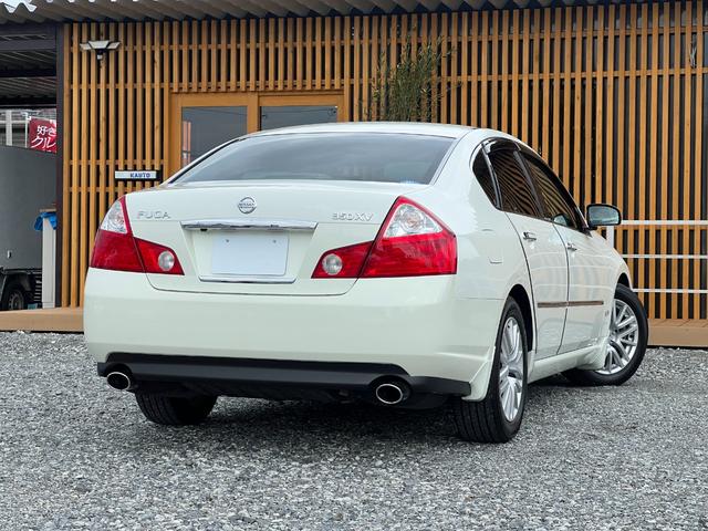 フーガ 　走行距離２２０００ｋｍ　ＥＴＣ　バックカメラ　純正１７インチアルミホイール　電動シート　バックカメラ　ステアリモコン　オートライト　オートエアコン　プッシュスタート　スマートキー　Ｍ／Ｔモード（10枚目）