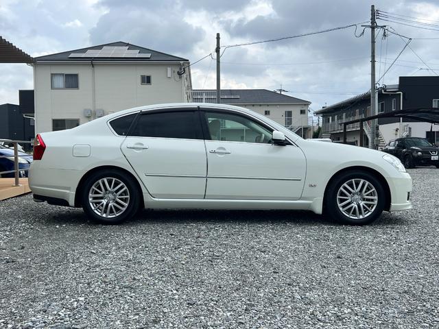 フーガ 　走行距離２２０００ｋｍ　ＥＴＣ　バックカメラ　純正１７インチアルミホイール　電動シート　バックカメラ　ステアリモコン　オートライト　オートエアコン　プッシュスタート　スマートキー　Ｍ／Ｔモード（11枚目）