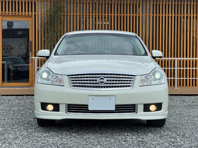 フーガ 　走行距離２２０００ｋｍ　ＥＴＣ　バックカメラ　純正１７インチアルミホイール　電動シート　バックカメラ　ステアリモコン　オートライト　オートエアコン　プッシュスタート　スマートキー　Ｍ／Ｔモード（12枚目）