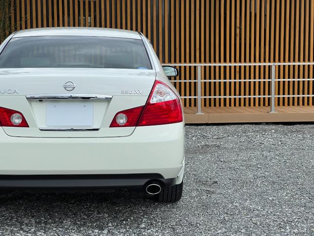 フーガ 　走行距離２２０００ｋｍ　ＥＴＣ　バックカメラ　純正１７インチアルミホイール　電動シート　バックカメラ　ステアリモコン　オートライト　オートエアコン　プッシュスタート　スマートキー　Ｍ／Ｔモード（15枚目）