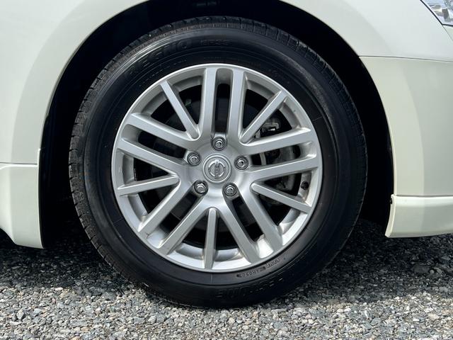 フーガ 　走行距離２２０００ｋｍ　ＥＴＣ　バックカメラ　純正１７インチアルミホイール　電動シート　バックカメラ　ステアリモコン　オートライト　オートエアコン　プッシュスタート　スマートキー　Ｍ／Ｔモード（16枚目）