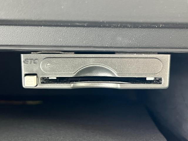 フーガ 　走行距離２２０００ｋｍ　ＥＴＣ　バックカメラ　純正１７インチアルミホイール　電動シート　バックカメラ　ステアリモコン　オートライト　オートエアコン　プッシュスタート　スマートキー　Ｍ／Ｔモード（22枚目）