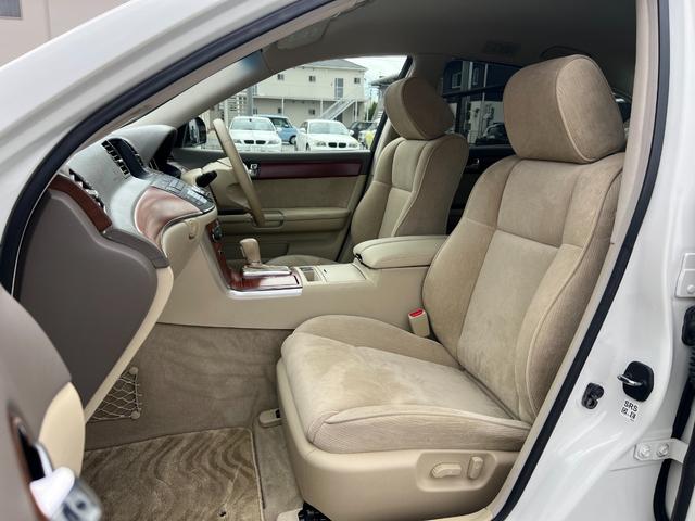 フーガ 　走行距離２２０００ｋｍ　ＥＴＣ　バックカメラ　純正１７インチアルミホイール　電動シート　バックカメラ　ステアリモコン　オートライト　オートエアコン　プッシュスタート　スマートキー　Ｍ／Ｔモード（23枚目）