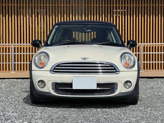 MINI クーパー ETC バックカメラ プッシュスタート キーレス オートエアコン 社外15インチアルミホイール スタッドレスタイヤ  レベライザー3段階 CD再生 電動格納ミラー 運転席側ドアバイザー(5枚目)