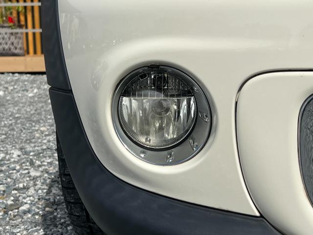 MINI クーパー ETC バックカメラ プッシュスタート キーレス オートエアコン 社外15インチアルミホイール スタッドレスタイヤ  レベライザー3段階 CD再生 電動格納ミラー 運転席側ドアバイザー(14枚目)