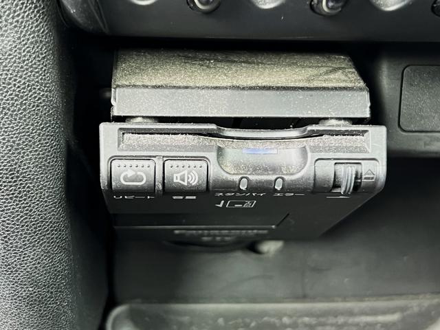 MINI クーパー ETC バックカメラ プッシュスタート キーレス オートエアコン 社外15インチアルミホイール スタッドレスタイヤ  レベライザー3段階 CD再生 電動格納ミラー 運転席側ドアバイザー(19枚目)
