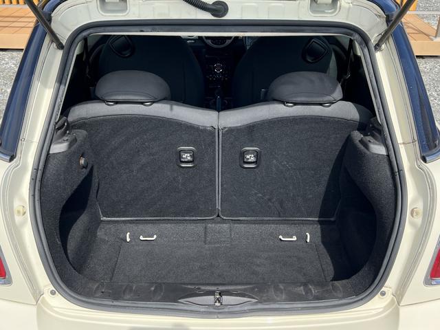 MINI クーパー ETC バックカメラ プッシュスタート キーレス オートエアコン 社外15インチアルミホイール スタッドレスタイヤ  レベライザー3段階 CD再生 電動格納ミラー 運転席側ドアバイザー(22枚目)