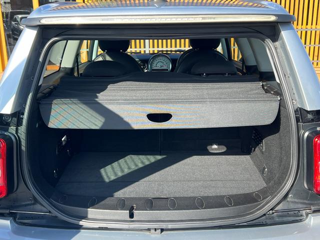 MINI クーパーS クラブマン ETC 純正16インチアルミホイール プッシュスタート キーレスエントリー オートエアコン CD再生 HIDヘッドライト フロントフォグ 電動格納ドアミラー 取扱説明書 スペアキー フロアマット(23枚目)