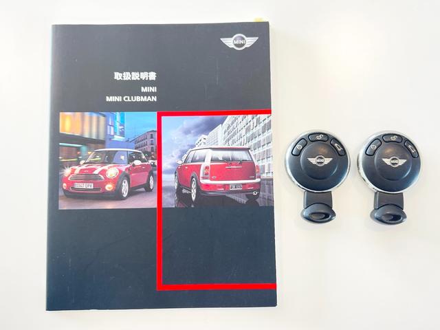 MINI クーパーS クラブマン ETC 純正16インチアルミホイール プッシュスタート キーレスエントリー オートエアコン CD再生 HIDヘッドライト フロントフォグ 電動格納ドアミラー 取扱説明書 スペアキー フロアマット(25枚目)