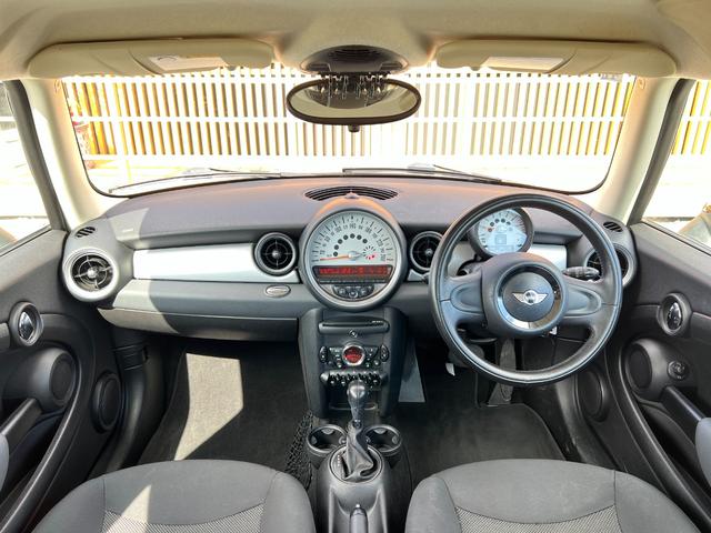 MINI クーパー ETC オートエアコン 純正15インチアルミホイール プッシュスタート キーレス MTモード カーテンエアバック サイドエアバック 取扱説明書 スペアキー 電動格納ミラー フォグランプ(4枚目)