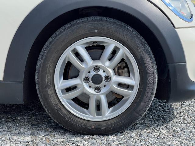 MINI クーパー ETC オートエアコン 純正15インチアルミホイール プッシュスタート キーレス MTモード カーテンエアバック サイドエアバック 取扱説明書 スペアキー 電動格納ミラー フォグランプ(16枚目)