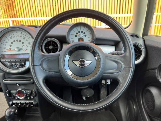 MINI クーパー ETC オートエアコン 純正15インチアルミホイール プッシュスタート キーレス MTモード カーテンエアバック サイドエアバック 取扱説明書 スペアキー 電動格納ミラー フォグランプ(17枚目)