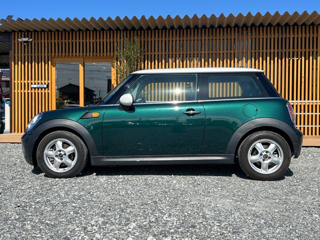 MINI クーパー 走行距離37000km シートヒーター 純正15インチアルミホイール オートエアコン キーレスエントリー CD再生 M/Tモード フロントフォグ 電動格納ミラー スペアキー 取扱説明書 フロアマット(7枚目)