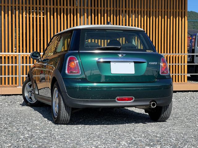 MINI クーパー 走行距離37000km シートヒーター 純正15インチアルミホイール オートエアコン キーレスエントリー CD再生 M/Tモード フロントフォグ 電動格納ミラー スペアキー 取扱説明書 フロアマット(8枚目)