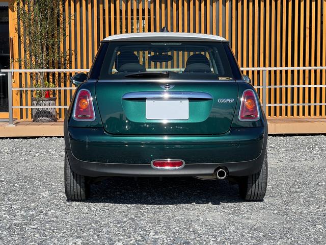 MINI クーパー 走行距離37000km シートヒーター 純正15インチアルミホイール オートエアコン キーレスエントリー CD再生 M/Tモード フロントフォグ 電動格納ミラー スペアキー 取扱説明書 フロアマット(9枚目)