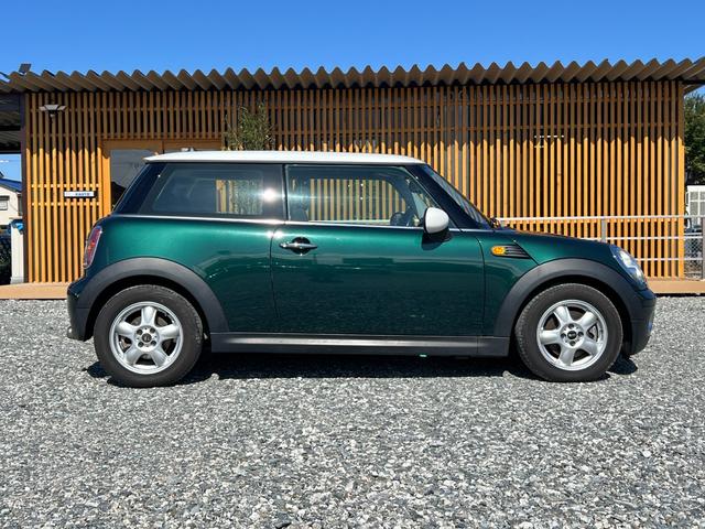 MINI クーパー 走行距離37000km シートヒーター 純正15インチアルミホイール オートエアコン キーレスエントリー CD再生 M/Tモード フロントフォグ 電動格納ミラー スペアキー 取扱説明書 フロアマット(11枚目)