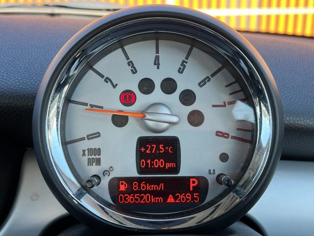 MINI クーパー 走行距離37000km シートヒーター 純正15インチアルミホイール オートエアコン キーレスエントリー CD再生 M/Tモード フロントフォグ 電動格納ミラー スペアキー 取扱説明書 フロアマット(18枚目)