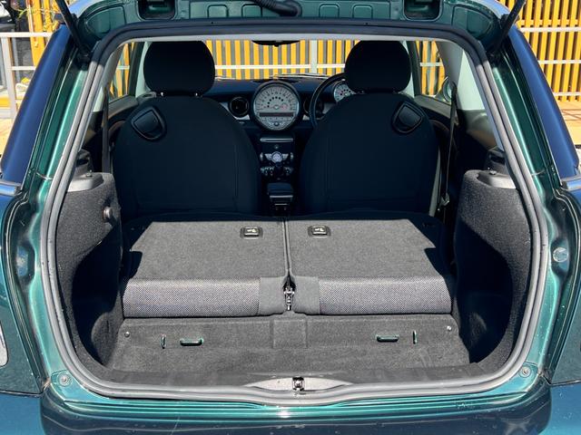 MINI クーパー 走行距離37000km シートヒーター 純正15インチアルミホイール オートエアコン キーレスエントリー CD再生 M/Tモード フロントフォグ 電動格納ミラー スペアキー 取扱説明書 フロアマット(23枚目)