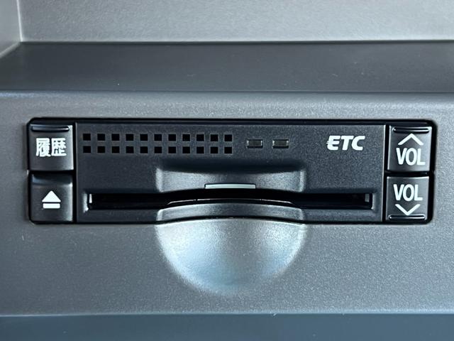 エスティマ アエラス ETC バックカメラ クルーズコントロール 純正17インチアルミホイール パワースライドドア プッシュスタート スマートキー HIDヘッドライト DVD CD デュアルエアコン フロントフォグ(24枚目)