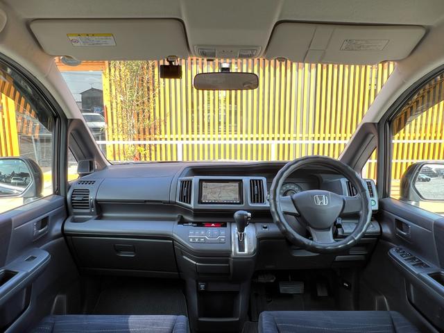 ステップワゴン Ｇ　Ｌパッケージ　ドライブレコーダー　ＥＴＣ　バックカメラ　社外１５インチアルミホイール　両側電動スライドドア　スマートキー　ＨＩＤヘッドライト　ＴＶ　ＤＶＤ再生　ＣＤ再生　レベライザー３段階　ウインカーミラー（4枚目）