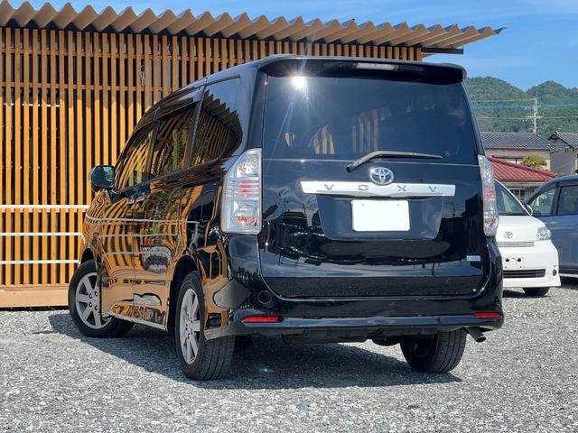 ヴォクシー ＺＳ　煌ＩＩ　ＥＴＣ　バックカメラ　両側電動スライドドア　フリップダウンモニタ　パドルシフト　ルームライトＬＥＤ　プッシュスタート　スマートキー　ステアリモコン　デュアルエアコン　オートエアコン　オートライト（8枚目）